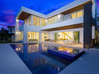 10 Bed Villa in the heart of Downtown Pool Tourism Bookings