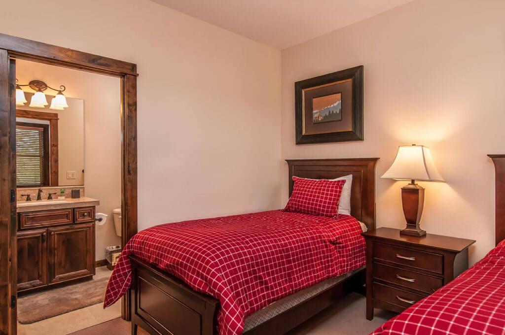 10 Caldera Cabin - thumb 1