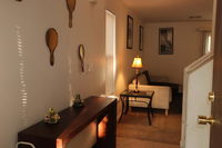 10 Min to Airport Entire 2-Story House Memory Foam Mattresses Free Parking WiFi Tourism Bookings