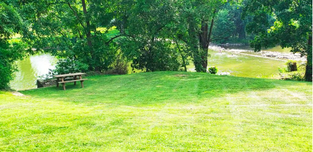 100% Water Front Cape Cod Home - Creek Side Manor - Near Gettysburg! - thumb 2