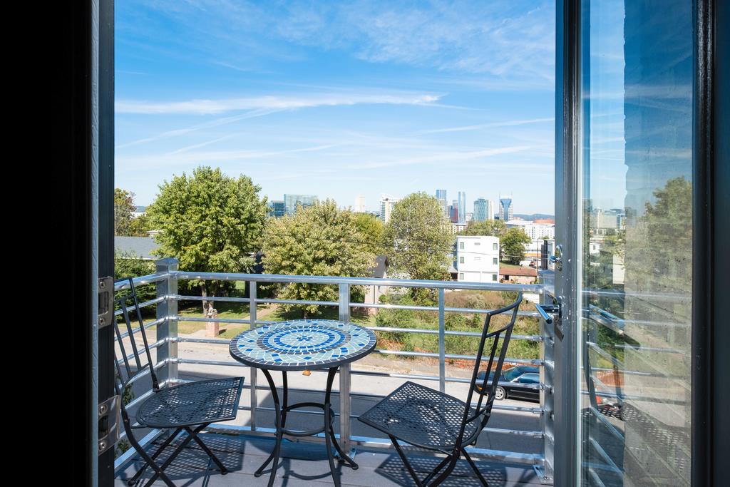 1049 Archer Home - thumb 3