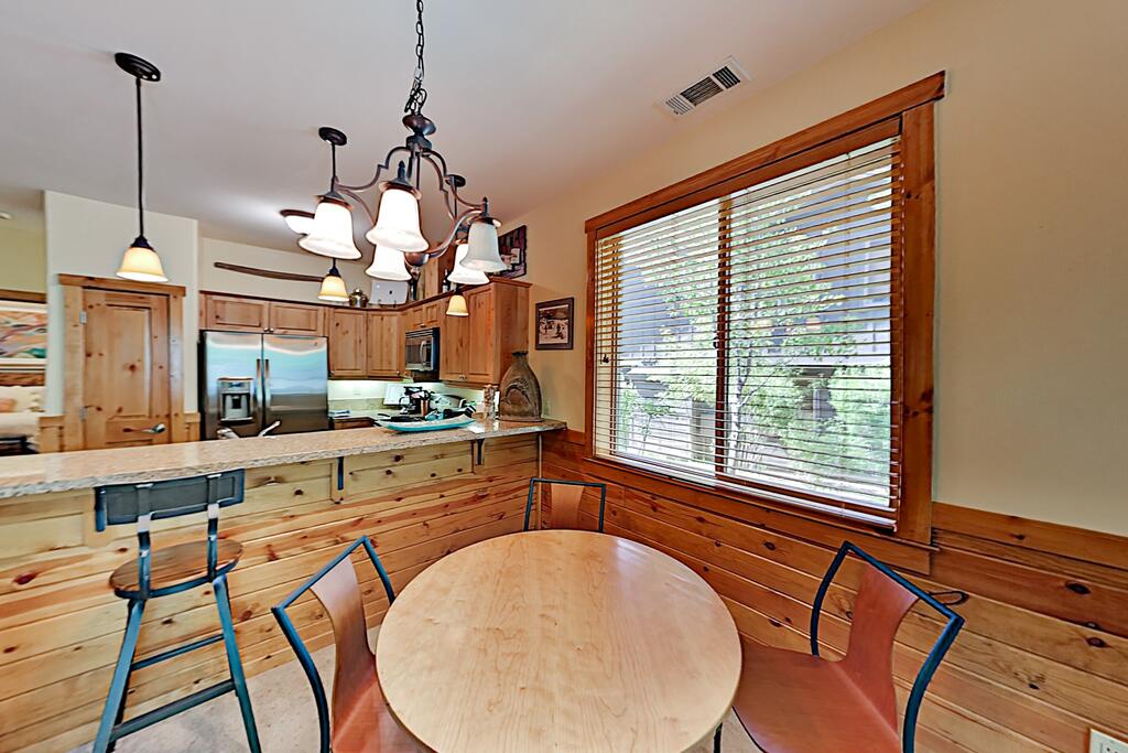 10917CIN Condo - thumb 2