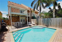 112 E. Cora Lee Townhouse Tourism Bookings