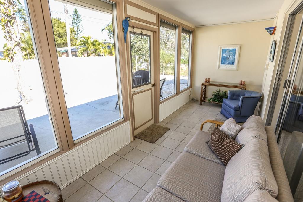 121 Mid Island Drive - thumb 1