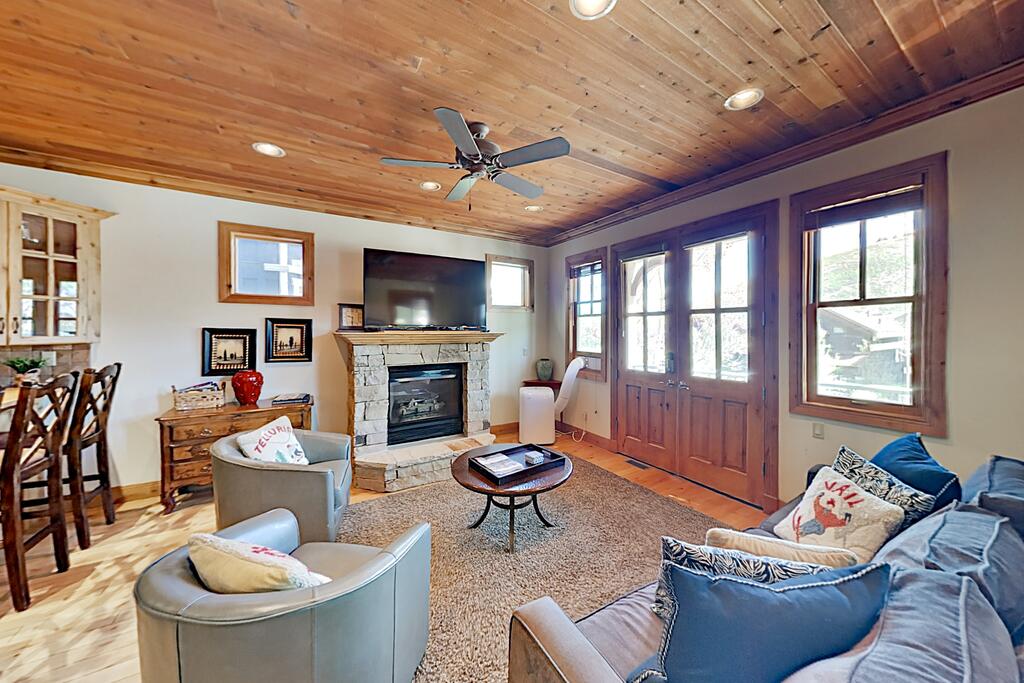 1213EA2B Home - thumb 3