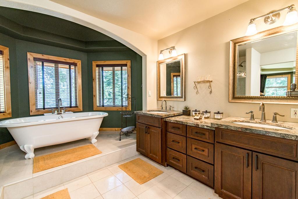 12726 Greenwood Dr House - thumb 2