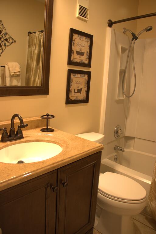 1303 - Platinum Ski Suite- 300 SF Sleeps 4 - thumb 3