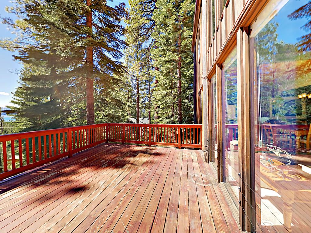 1355 Woodland Way Home - thumb 2