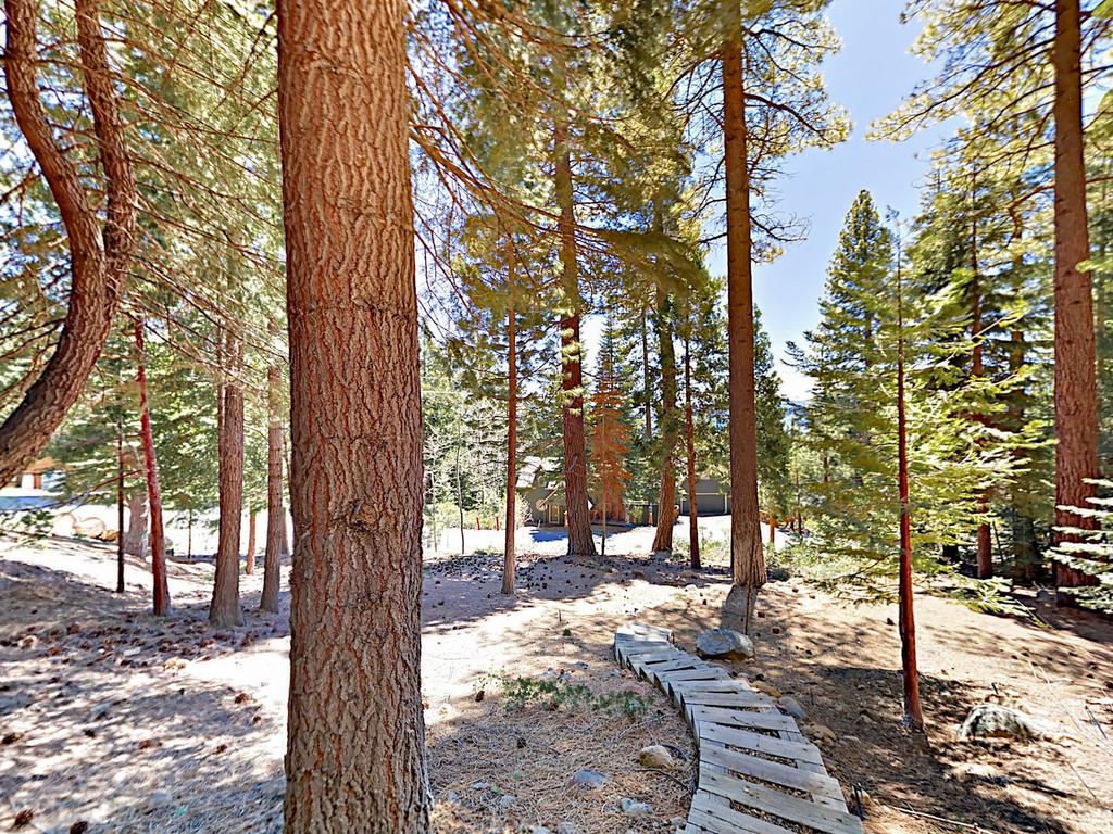 1355 Woodland Way Home - thumb 3