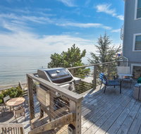 136 Waterfront with Views from Every Room Private Balcony Modern Kitchen - Students Accommodation