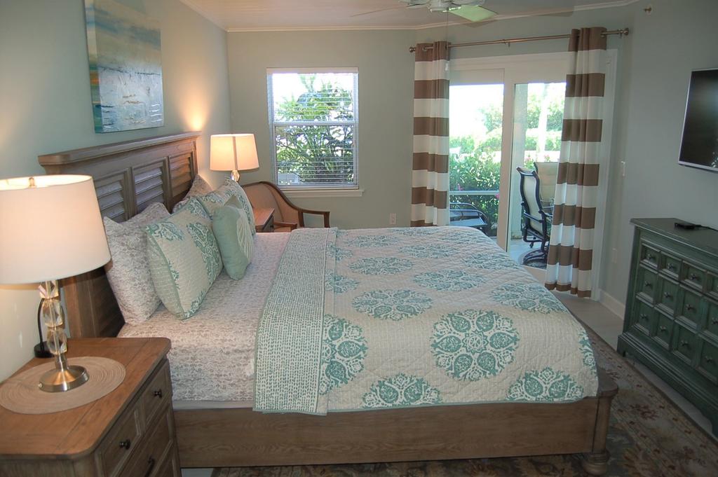 1376 Gulf & Bay Bayside -Totally Updated W/ Beautiful Bay View - thumb 2