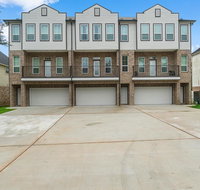 2 Bedroom House - King Bed - 10 mins from IAH - Tourism Bookings