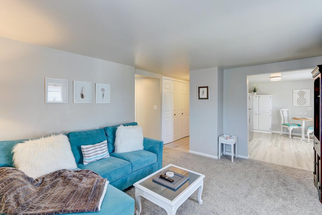 2 Bedroom Upper Apartment With Wifi And Laundry! - thumb 2