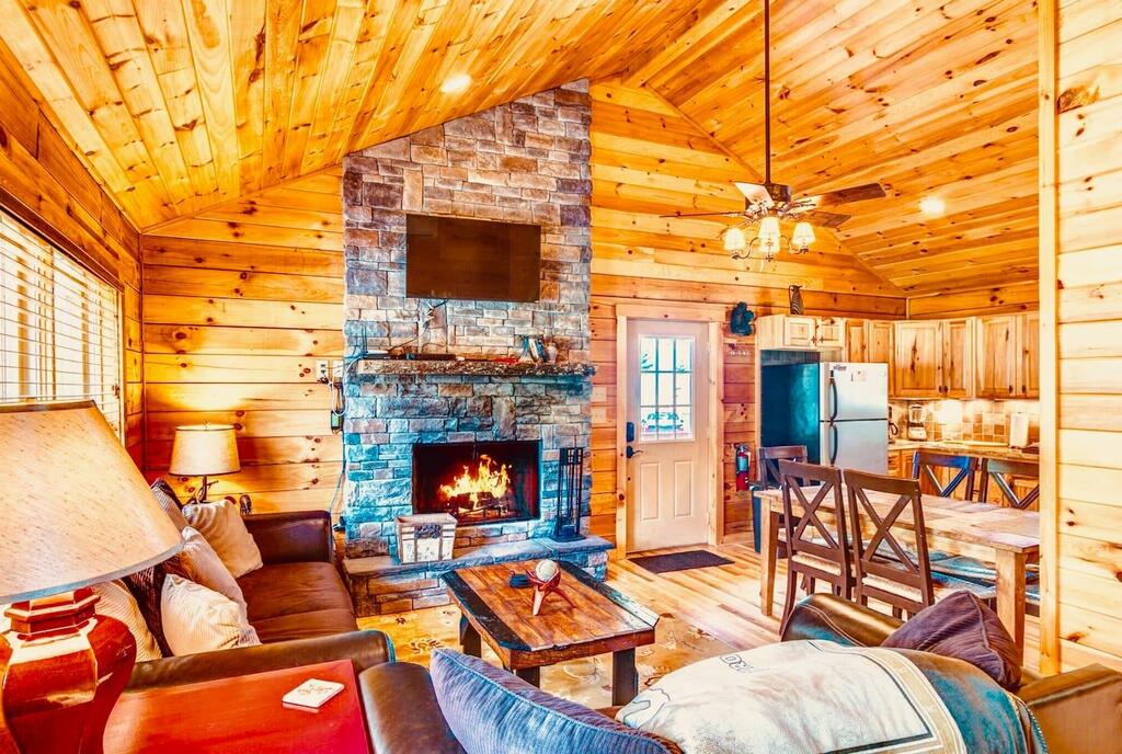 2 BR Cabin With Hot Tub, Deck, Fire Pl - thumb 3