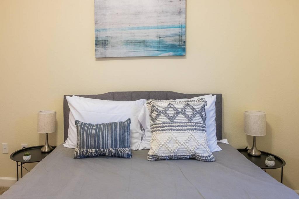 2 BR Suite With Balcony By Frontdesk - thumb 2