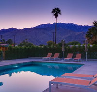 2 Pools So Cool - China Accommodation