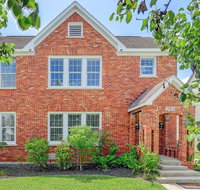 2 UNITS - CENTRAL Houston - 6 BR 4 Bath - Gated Parking - Hotels Santiago