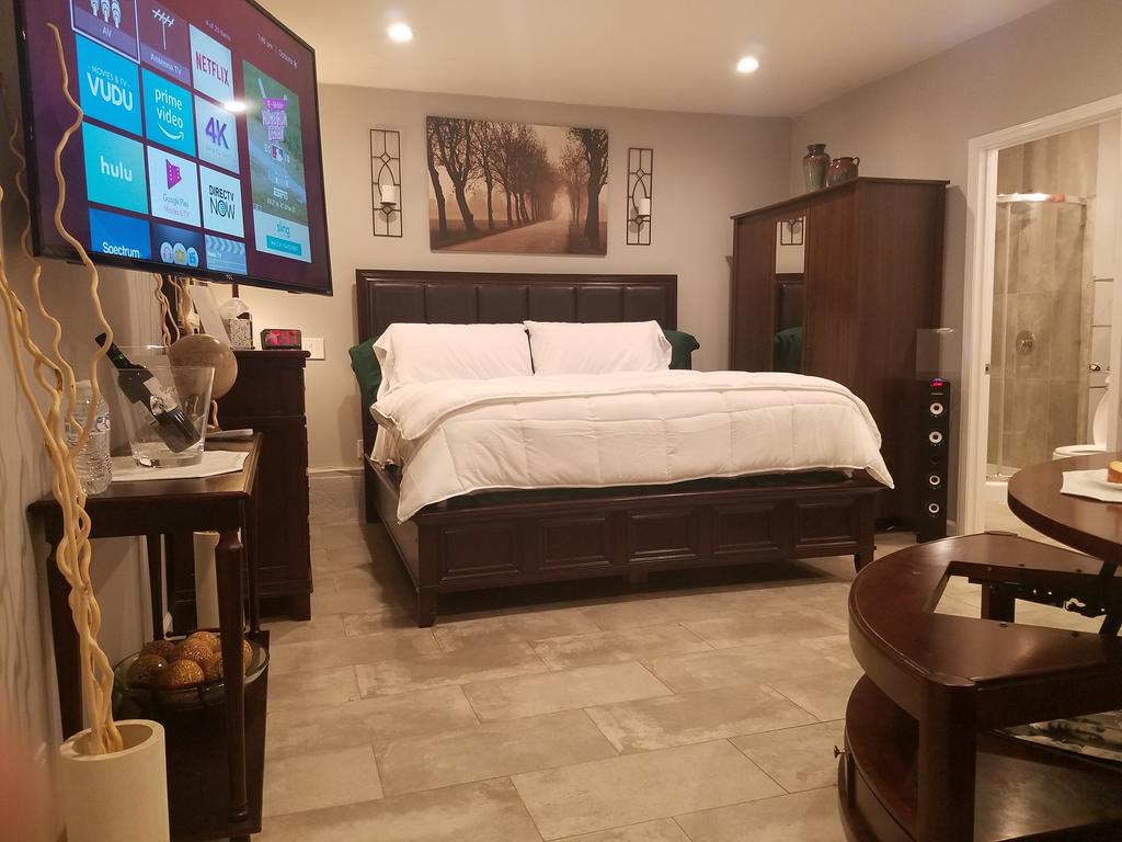 20 Percent Off! An Amazing Private Guest House With Pool & BBQ Area - thumb 1