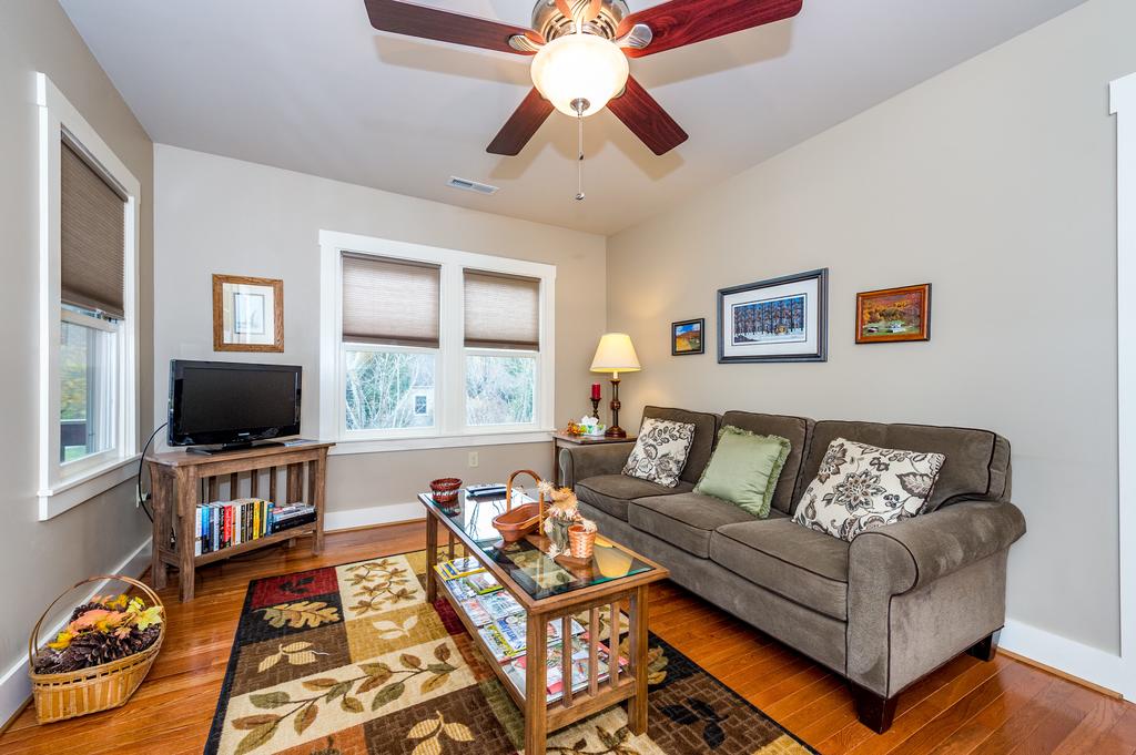 205 Kerlee Heights Home - thumb 2