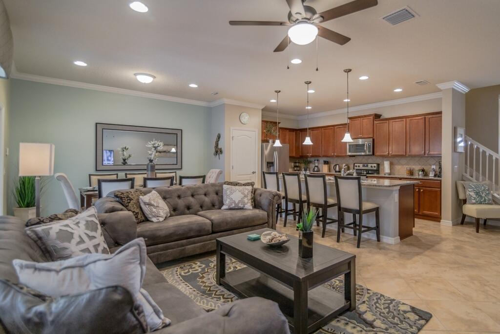 2054 Windsor At Westside - thumb 0