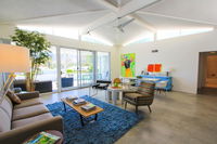 20th Century Villa Tourism Bookings