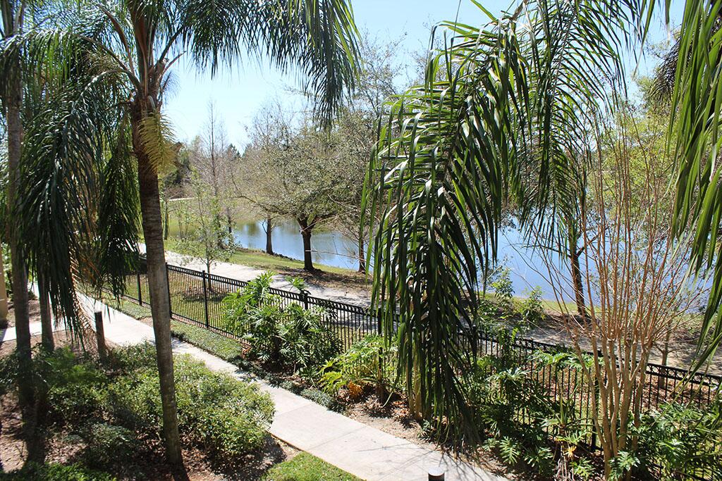 210 Disney Universal Convention Center - thumb 3