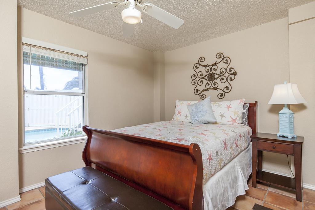 211 W Oleander - thumb 0