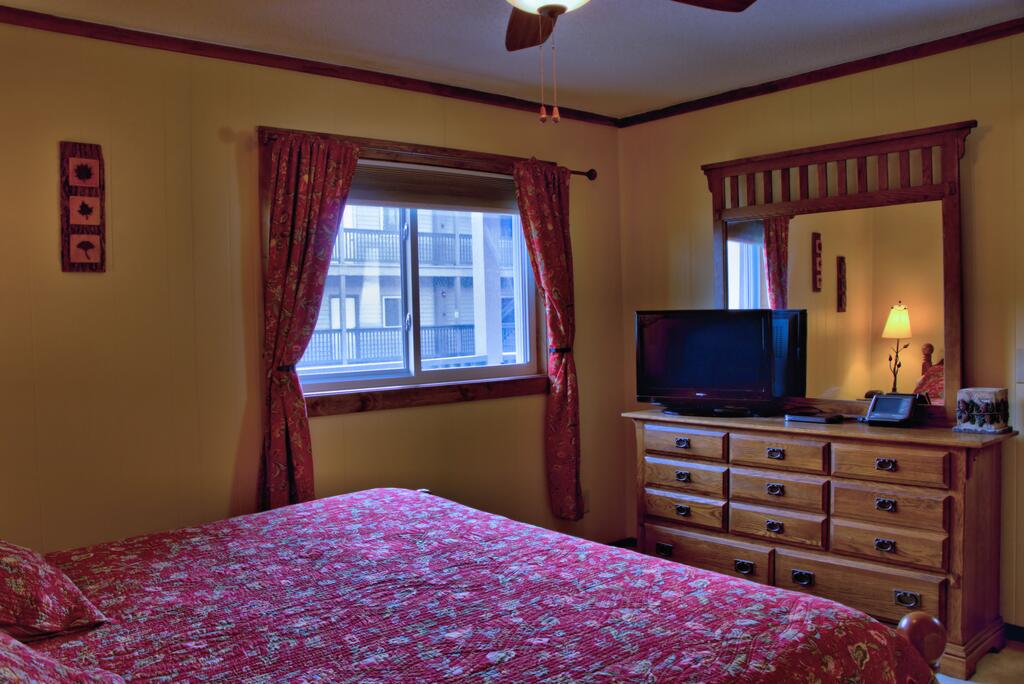2206 - Gold 2 Bdrm - 1000 SF Sleeps 6 - thumb 1