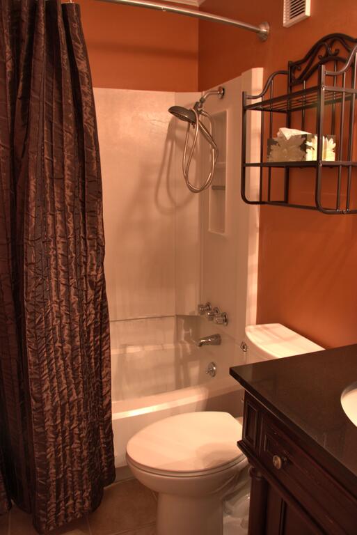 2209 - Platinum 2 Bdrm- 1000 SF Sleeps 6 - thumb 3