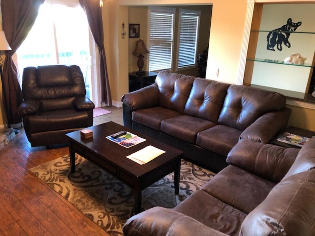 2215 - Platinum 2 Bdrm- 1000 SF Sleeps 6 - thumb 1