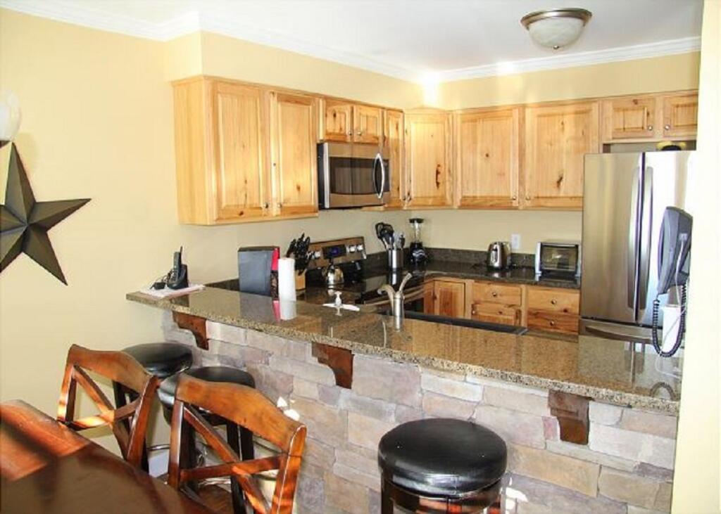 2215 - Platinum 2 Bdrm- 1000 SF Sleeps 6 - thumb 2