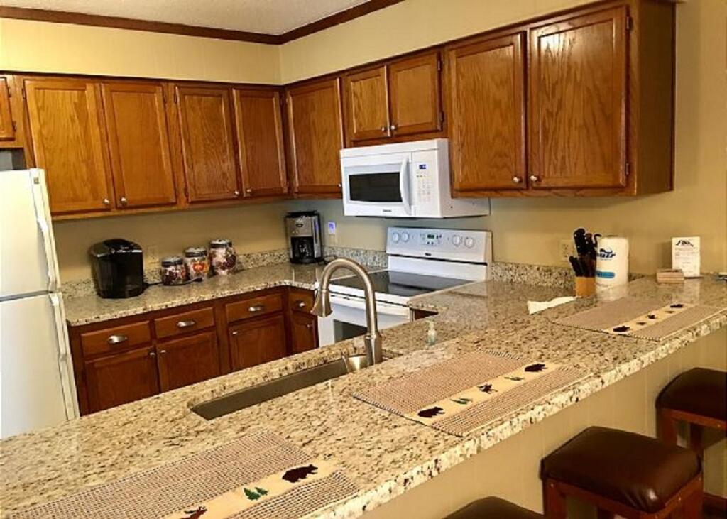 2302 - Gold 2 Bdrm - 1000 SF Sleeps 6 - thumb 2