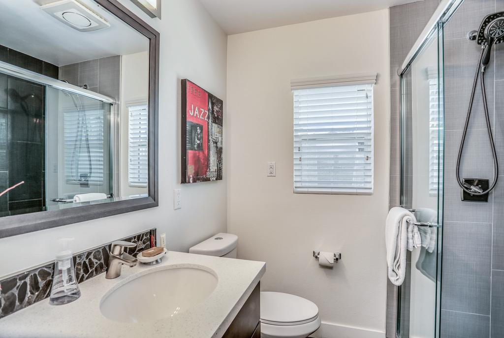 2342 N Victoria Road Home - thumb 2