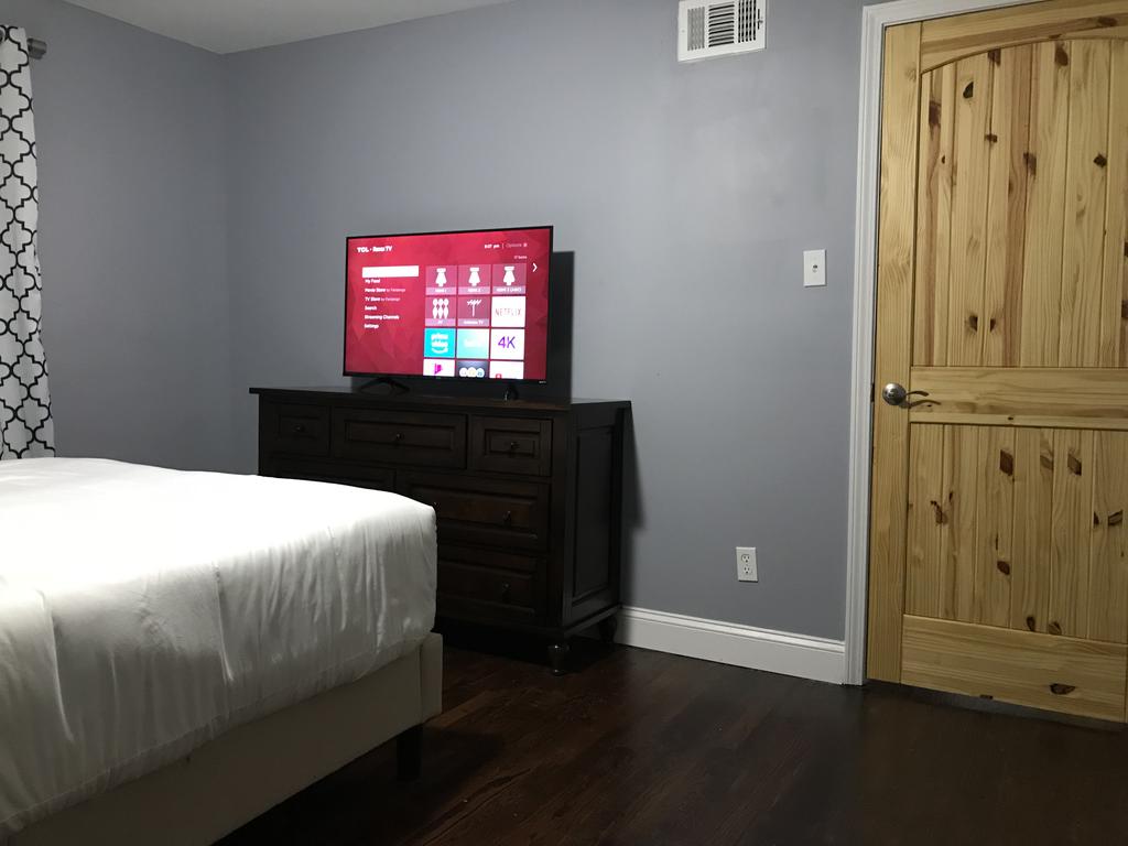 2bed/1ba O4W Apartment - thumb 3