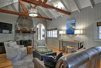 2BR Highlands Luxury Cabin with Stone Firepit In Town Tourism Bookings