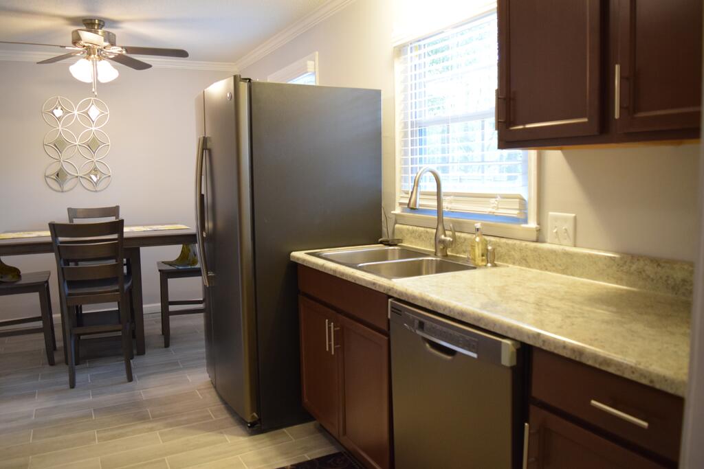 3 Bedroom 2 Bath Corporate Beauty Off Harbison - thumb 3