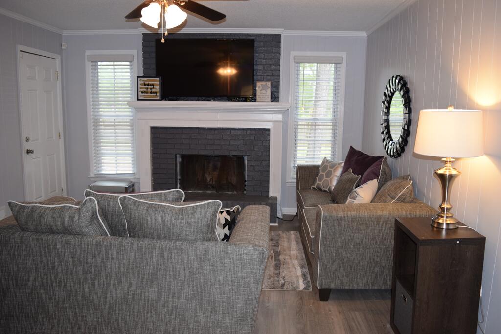 3 Bedroom 2 Bath Corporate Beauty Off Harbison - thumb 0