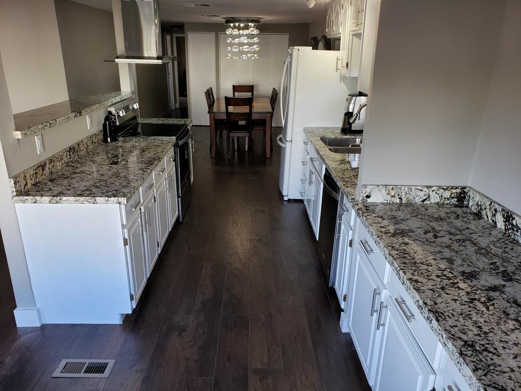 3 BEDROOM 2 BATH MODERN UPDATE!!! - thumb 1