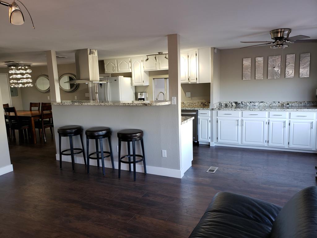 3 BEDROOM 2 BATH MODERN UPDATE!!! - thumb 0