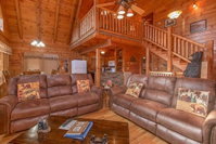 3 King Suites with Game room and Loft. Next to Parkway but feels like the woods Tourism Bookings