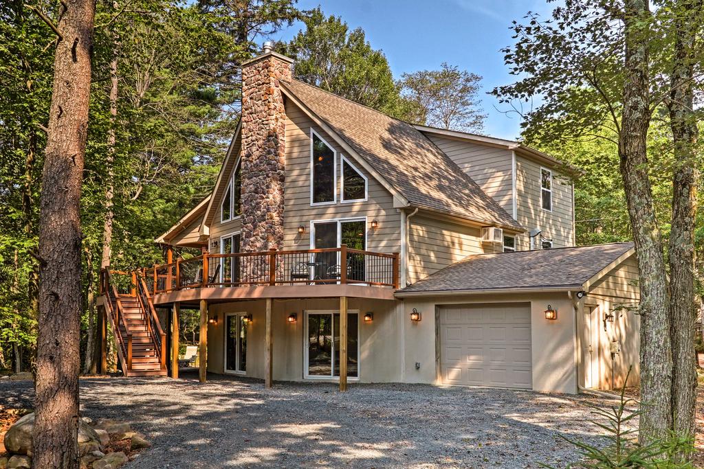 3-Story LK Harmony Resort Chalet With Fire Pit & Deck - thumb 3