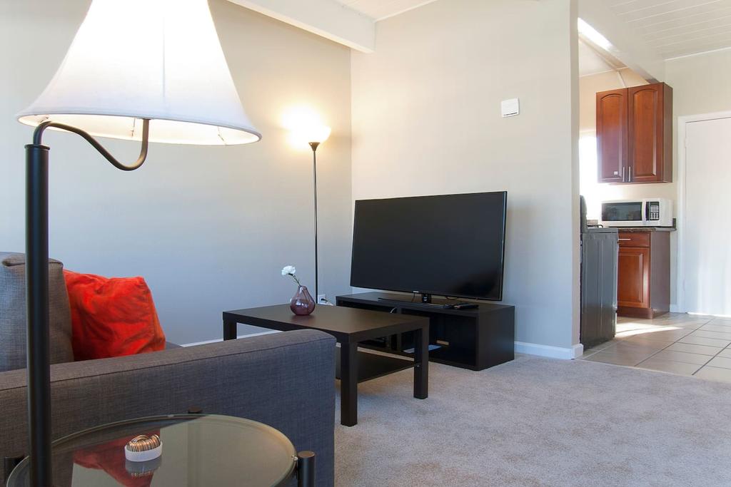 301#2  Clean & Cozy 1BR/1BR Business And Travel Ready - thumb 0