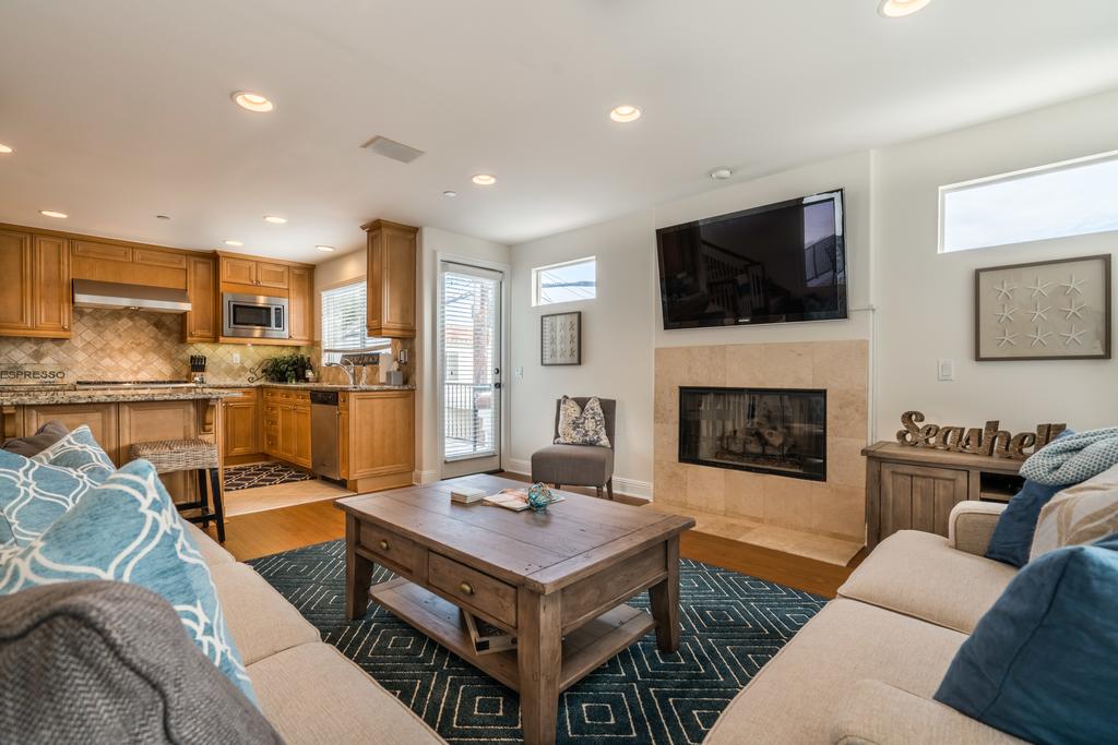 310 1/2 Iris Ave. 3 Bedroom Condo - thumb 2