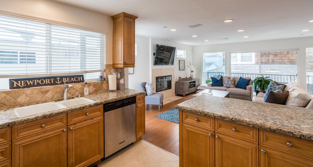 310 1/2 Iris Ave. 3 Bedroom Condo - thumb 3