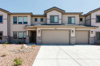 362 Brand new 6bd home/across from amenities/paddleboard/ping pong Tourism Bookings