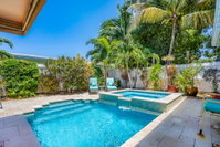 3b Allure w/Heated Pool  Jacuzzi 5min to Beach Tourism Bookings