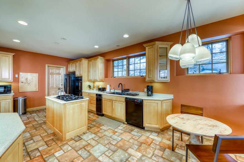 4 Bed 5 Bath Vacation Home In Vail - thumb 2