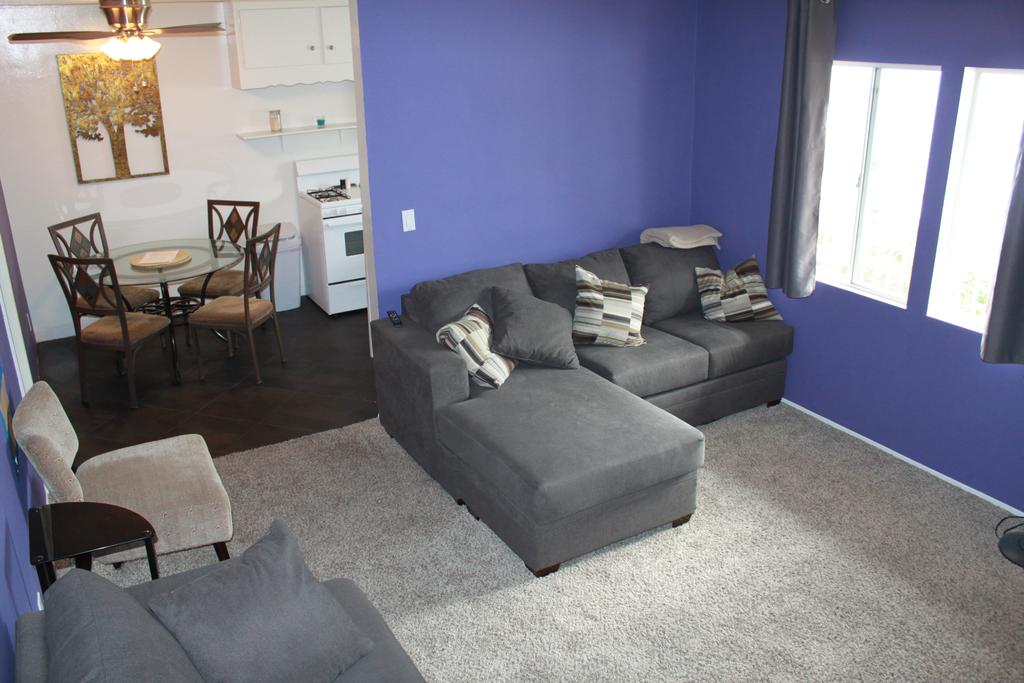 4 Blocks To The Beach! In The Heart Of Downtown! - thumb 1