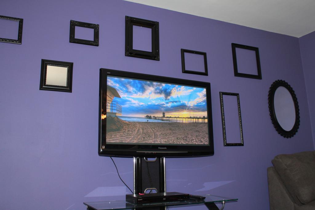 4 Blocks To The Beach! In The Heart Of Downtown! - thumb 2