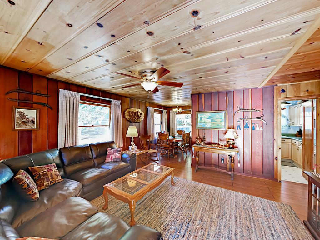 4025 Azure Avenue Home - thumb 0